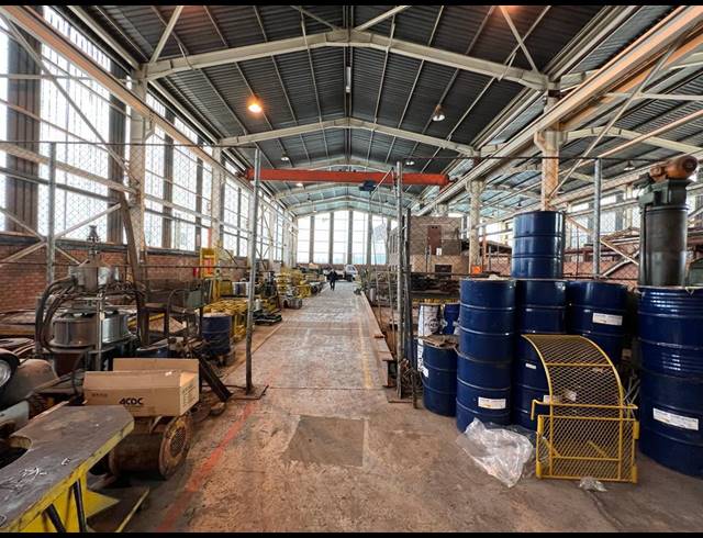 2,152M² WAREHOUSE FOR SALE IN DRIEHOEK